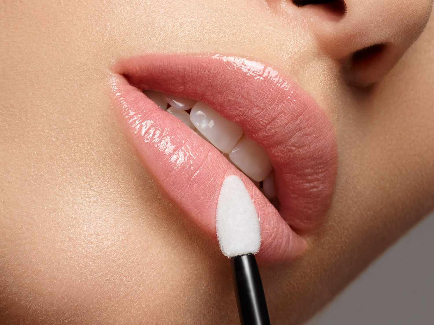 Retouch by Lucia Arin Pintos. Photo: Roberto Ligresti