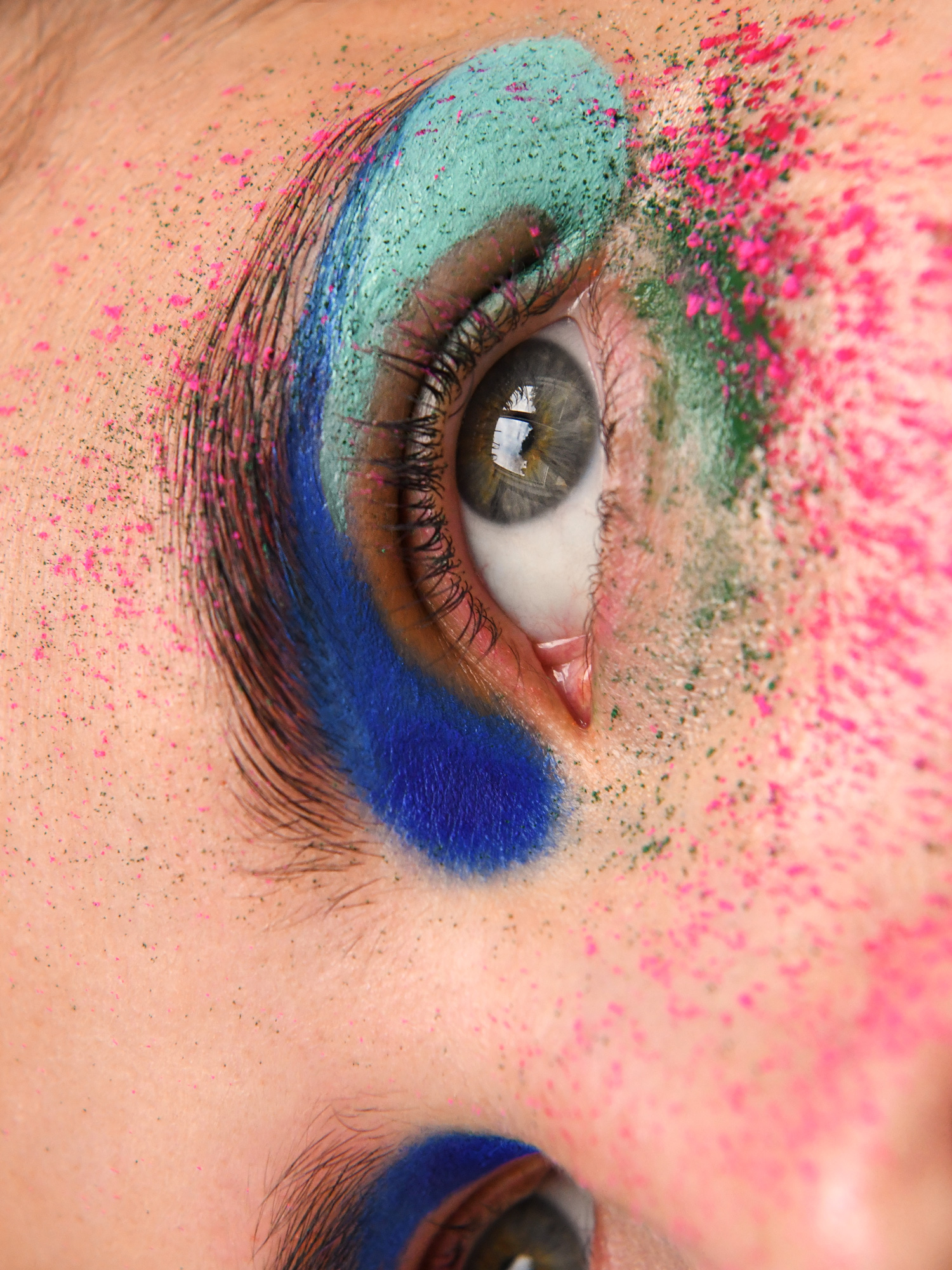 Retouch by Lucia Arin Pintos. Photo: Mateusz Sitek