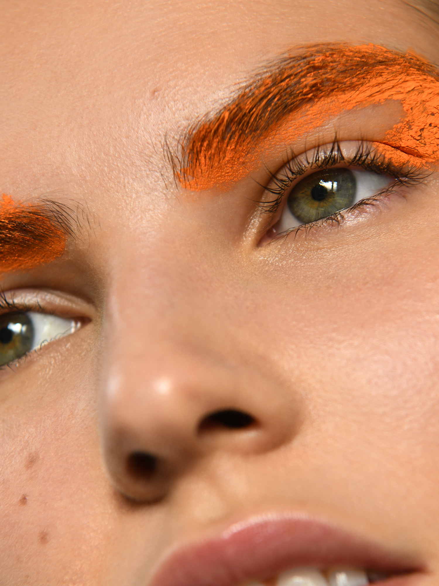 Retouch by Lucia Arin Pintos. Photo: Mateusz Sitek